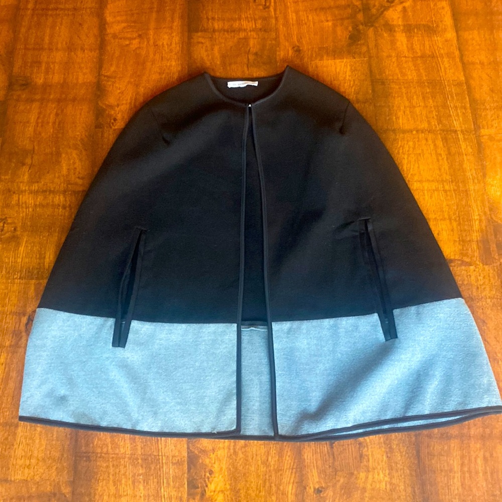 BCBGeneration Black & Gray Cape - One Size